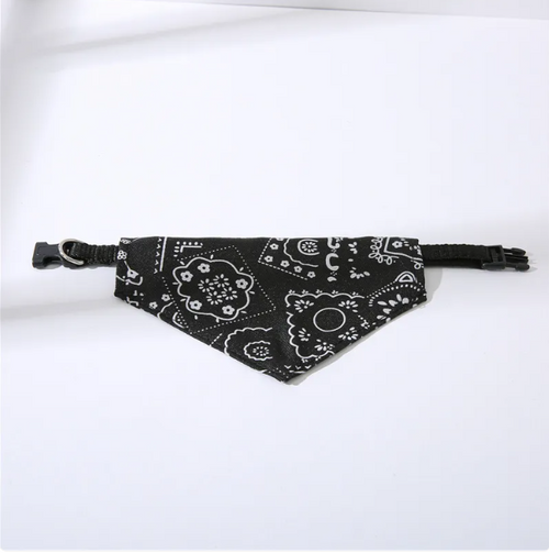 Adjustable triangle-print bandana collar for dogs and cats